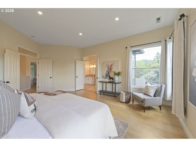 4322 Sw TERLYN Ct, Portland, OR 97221