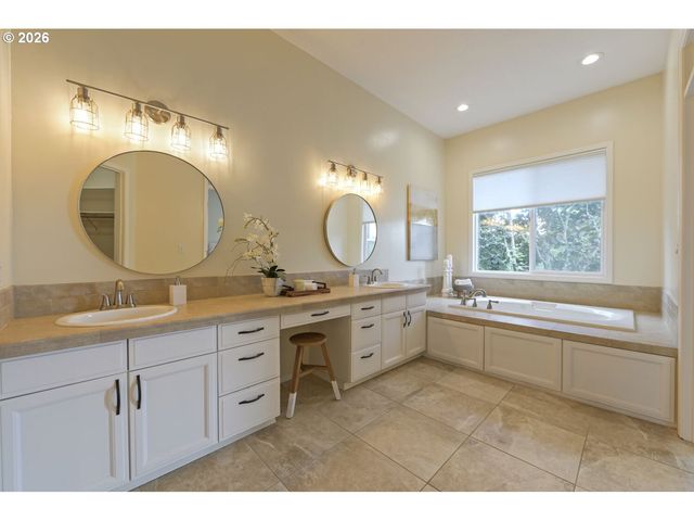 4322 Sw TERLYN Ct, Portland, OR 97221