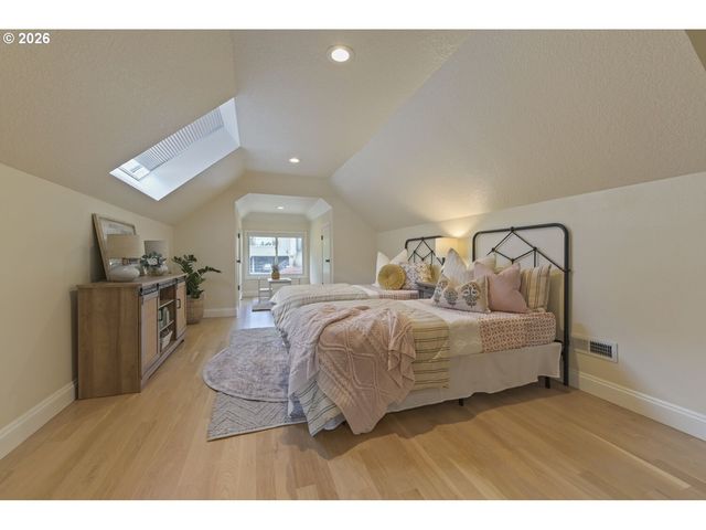 4322 Sw TERLYN Ct, Portland, OR 97221