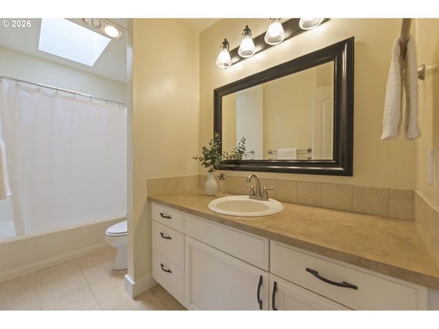4322 Sw TERLYN Ct, Portland, OR 97221