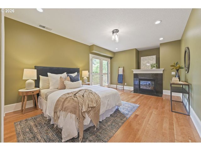 4322 Sw TERLYN Ct, Portland, OR 97221