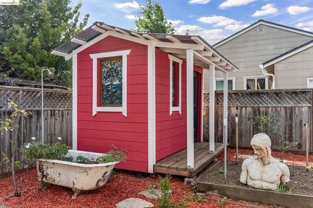 998 30Th St, Richmond, CA 94804