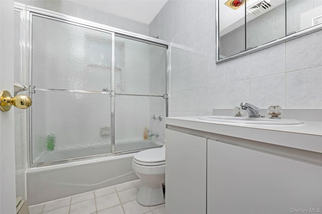 7528 170th Street, Fresh Meadows, NY 11366
