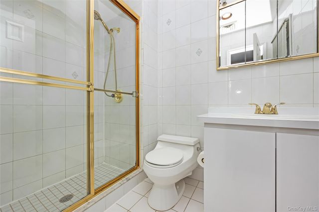7528 170th Street, Fresh Meadows, NY 11366