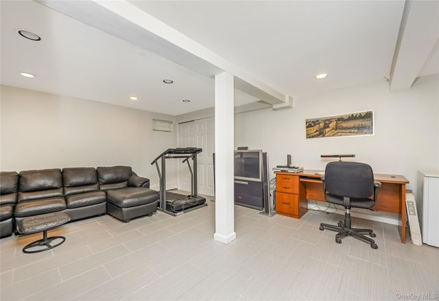 7528 170th Street, Fresh Meadows, NY 11366
