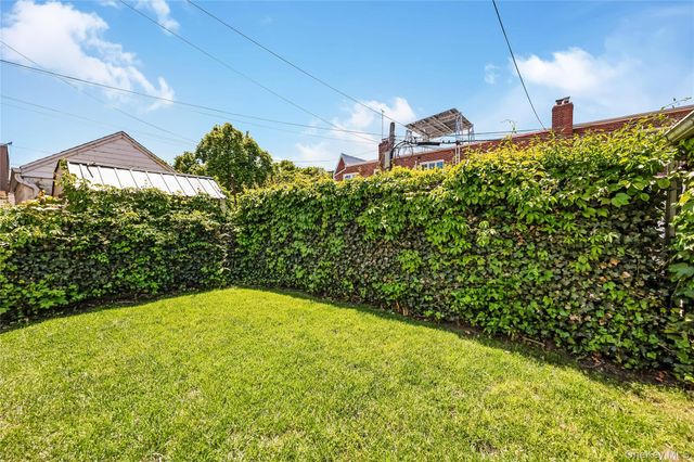 7528 170th Street, Fresh Meadows, NY 11366