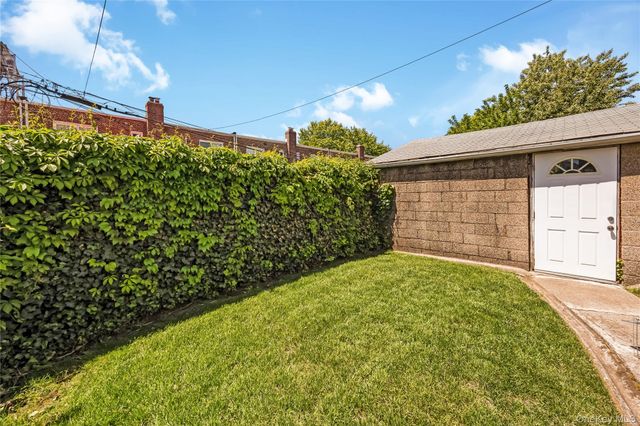 7528 170th Street, Fresh Meadows, NY 11366