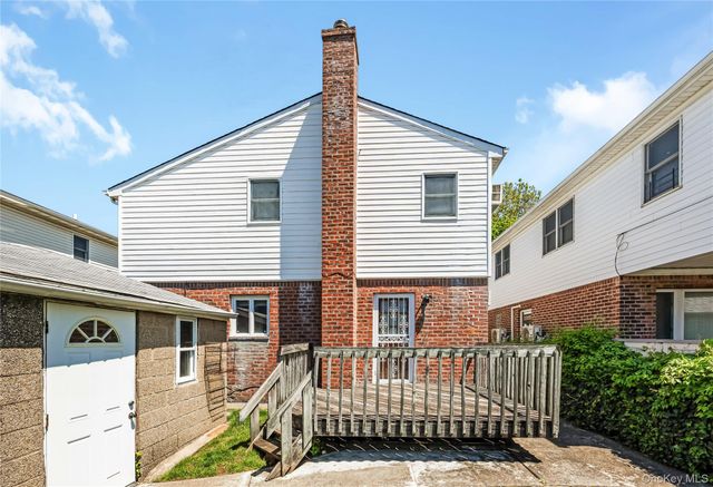 7528 170th Street, Fresh Meadows, NY 11366