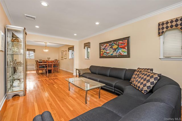 7528 170th Street, Fresh Meadows, NY 11366