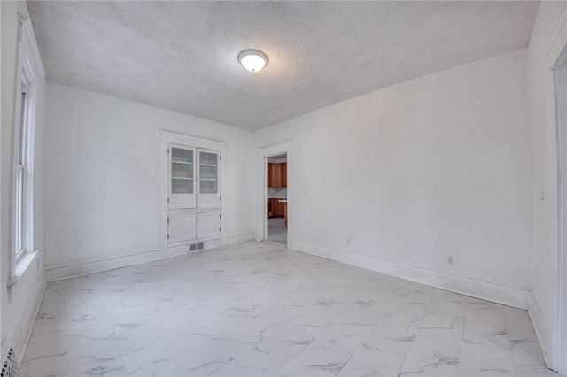 923 Adams St, New Castle, PA 16101