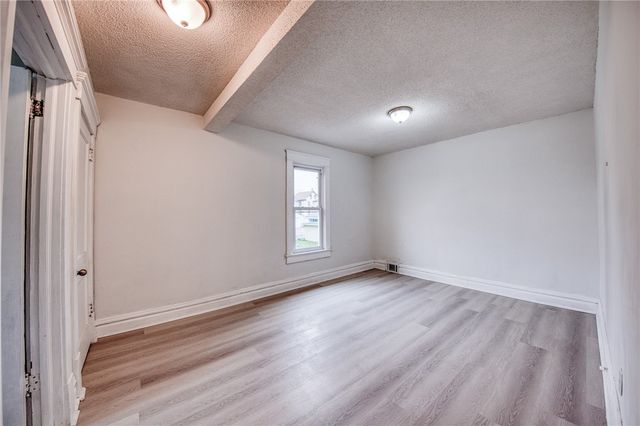 923 Adams St, New Castle, PA 16101