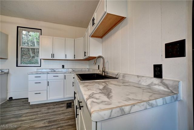 140 S Main Street, Uhrichsville, OH 44683