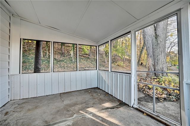 140 S Main Street, Uhrichsville, OH 44683