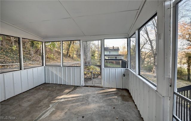 140 S Main Street, Uhrichsville, OH 44683