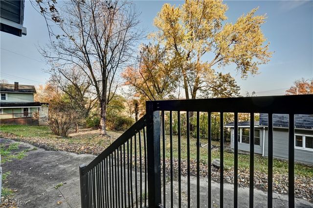 140 S Main Street, Uhrichsville, OH 44683