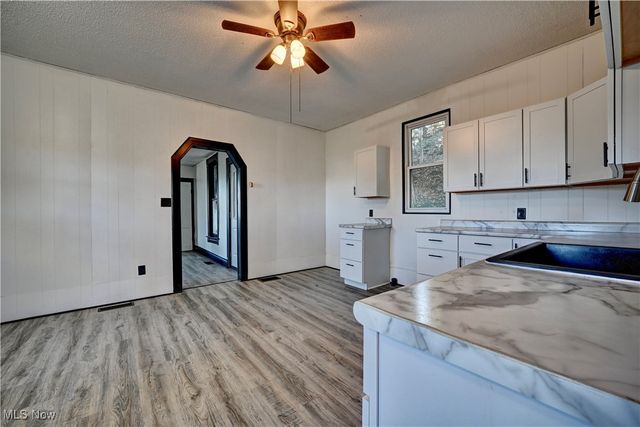 140 S Main Street, Uhrichsville, OH 44683