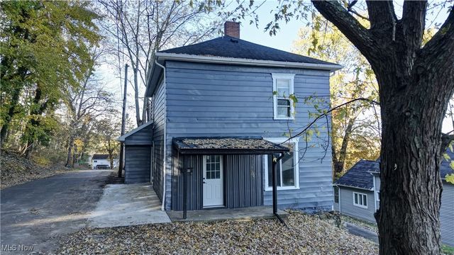 140 S Main Street, Uhrichsville, OH 44683