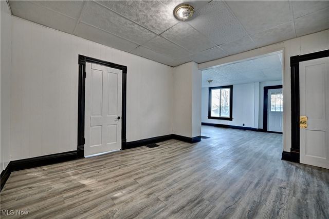 140 S Main Street, Uhrichsville, OH 44683