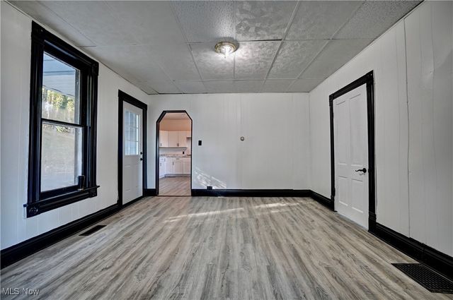 140 S Main Street, Uhrichsville, OH 44683