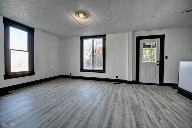 140 S Main Street, Uhrichsville, OH 44683