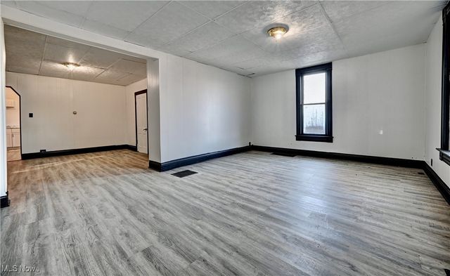 140 S Main Street, Uhrichsville, OH 44683