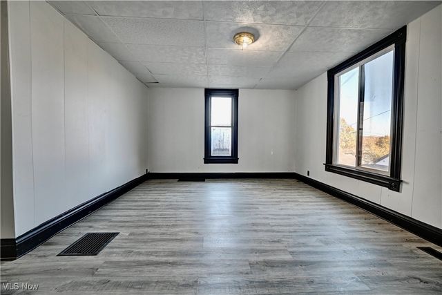 140 S Main Street, Uhrichsville, OH 44683