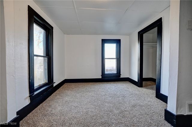 140 S Main Street, Uhrichsville, OH 44683