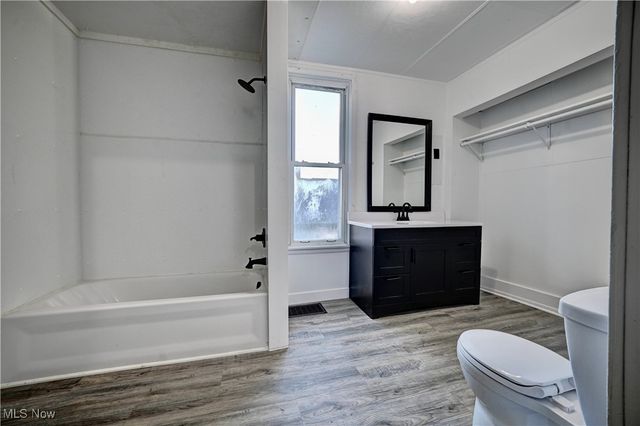 140 S Main Street, Uhrichsville, OH 44683