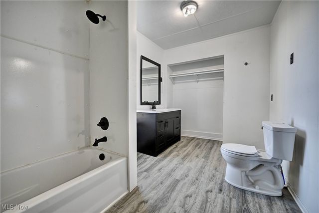 140 S Main Street, Uhrichsville, OH 44683