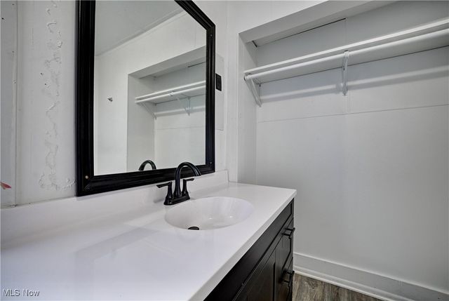 140 S Main Street, Uhrichsville, OH 44683