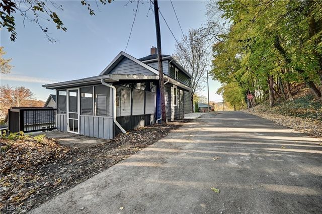 140 S Main Street, Uhrichsville, OH 44683