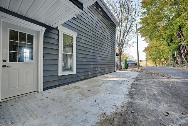 140 S Main Street, Uhrichsville, OH 44683