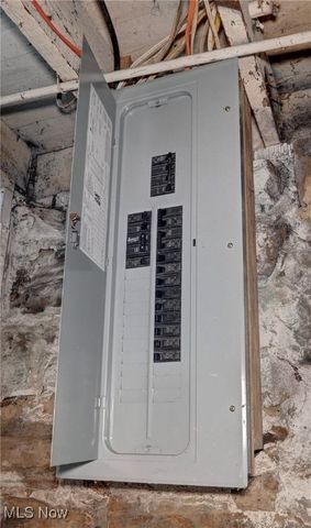 140 S Main Street, Uhrichsville, OH 44683