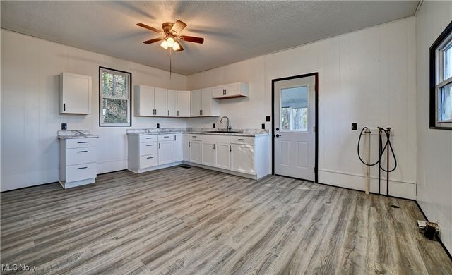 140 S Main Street, Uhrichsville, OH 44683