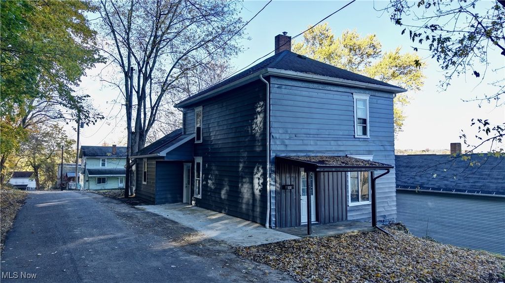 140 S Main Street, Uhrichsville, OH 44683