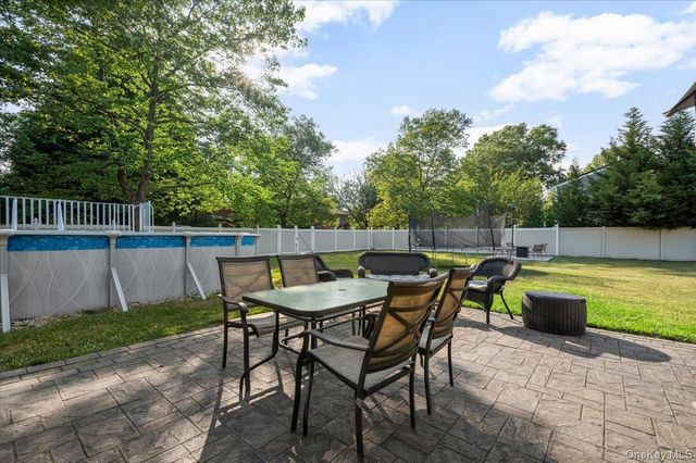 17 Nottingham Drive, Wheatley Heights, NY 11798