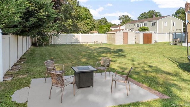 17 Nottingham Drive, Wheatley Heights, NY 11798