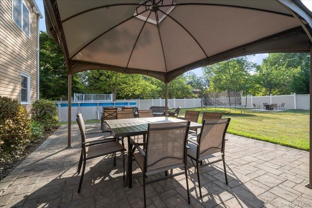 17 Nottingham Drive, Wheatley Heights, NY 11798