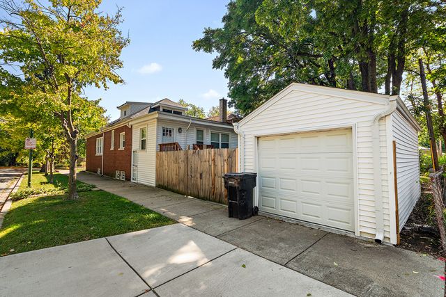 9400 S Charles Street, Chicago, IL 60643