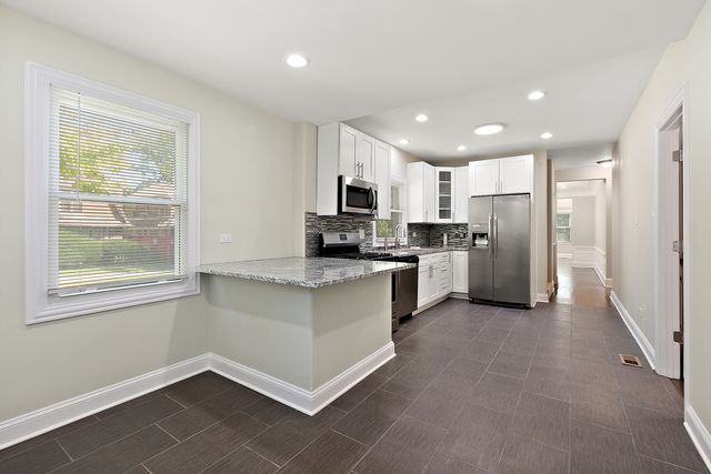 9400 S Charles Street, Chicago, IL 60643