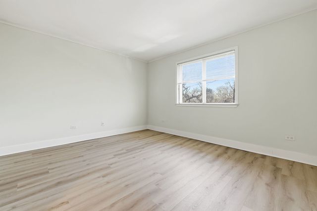 382 oak trails Road 301, Des Plaines, IL 60016