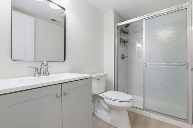 382 oak trails Road 301, Des Plaines, IL 60016