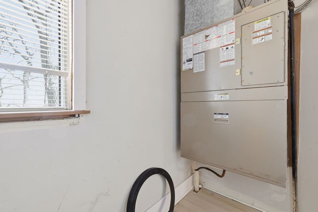 382 oak trails Road 301, Des Plaines, IL 60016