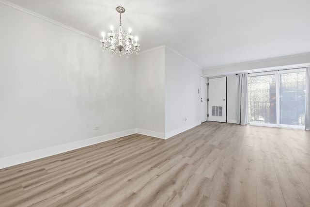 382 oak trails Road 301, Des Plaines, IL 60016