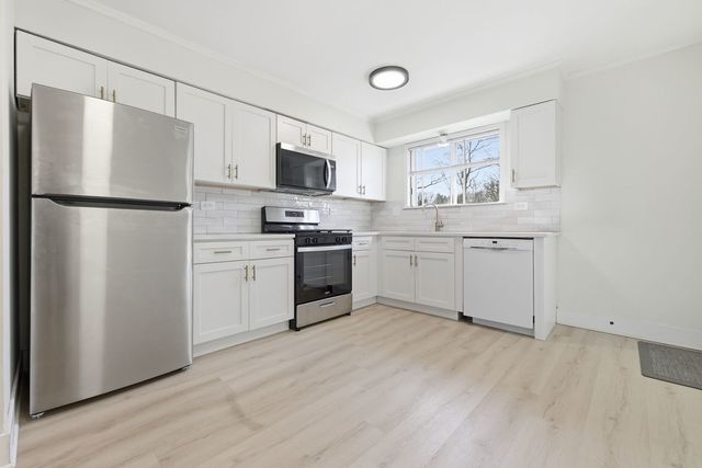 382 oak trails Road 301, Des Plaines, IL 60016