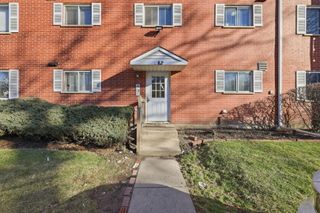 382 oak trails Road 301, Des Plaines, IL 60016