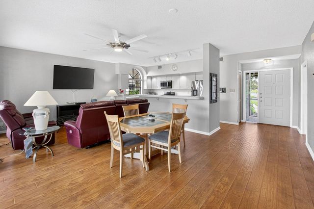 8073 Aberdeen Drive 102, Boynton Beach, FL 33472