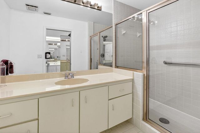 8073 Aberdeen Drive 102, Boynton Beach, FL 33472
