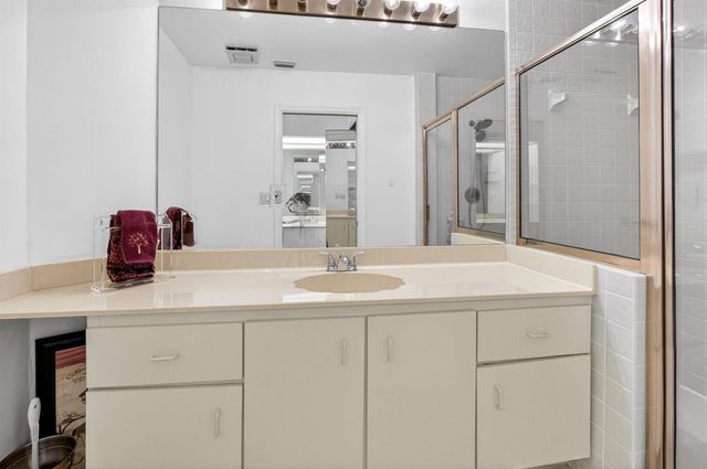 8073 Aberdeen Drive 102, Boynton Beach, FL 33472