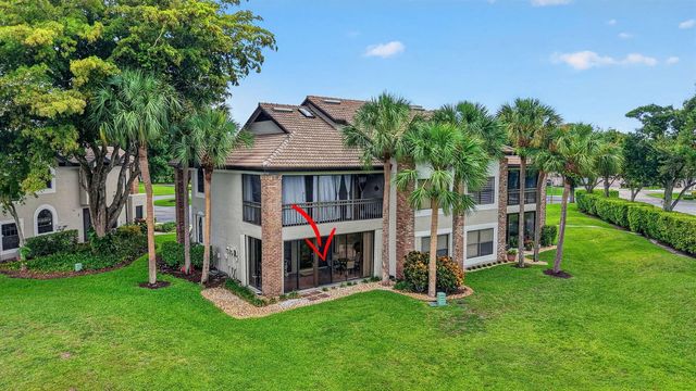 8073 Aberdeen Drive 102, Boynton Beach, FL 33472